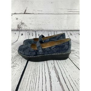 White Mountain Eureka Mary Jane Size 8.5 Blue Floral Suede Casual Shoes